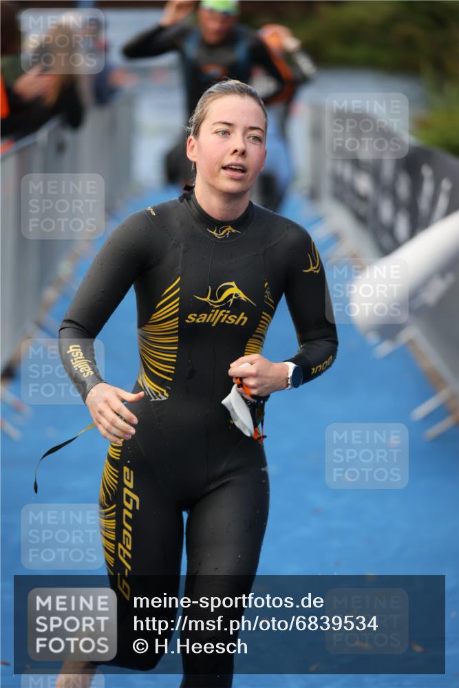 25.08.2024 - Elbe Triathlon Hamburg H.Heesch http://msf.ph/oto/6839534 25.08.2024 08:43:41 Schwimmen 110, 117, 121, 142, 153, 167, 176, 182, 190 meine-sportfotos.de