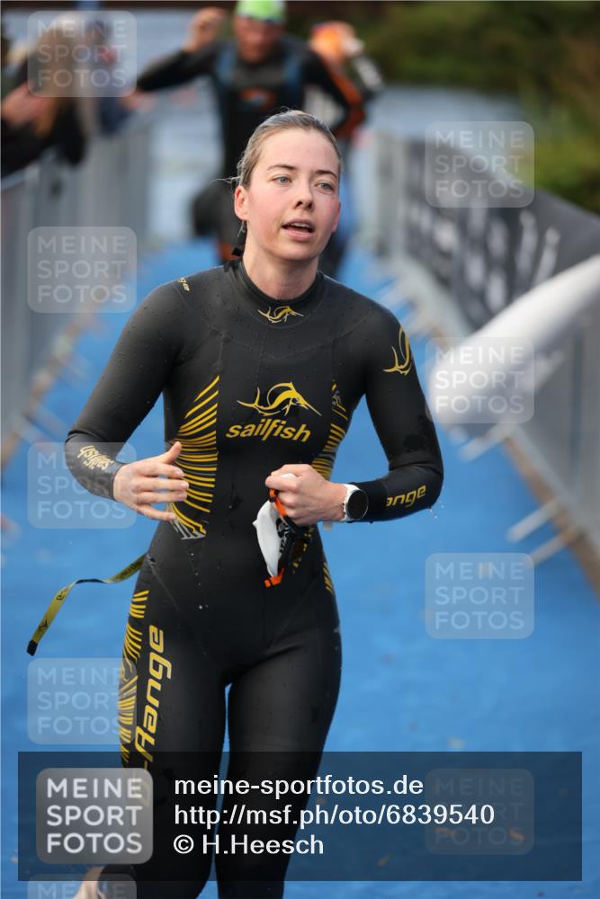 25.08.2024 - Elbe Triathlon Hamburg H.Heesch http://msf.ph/oto/6839540 25.08.2024 08:43:41 Schwimmen 110, 117, 121, 142, 153, 167, 176, 182, 190 meine-sportfotos.de