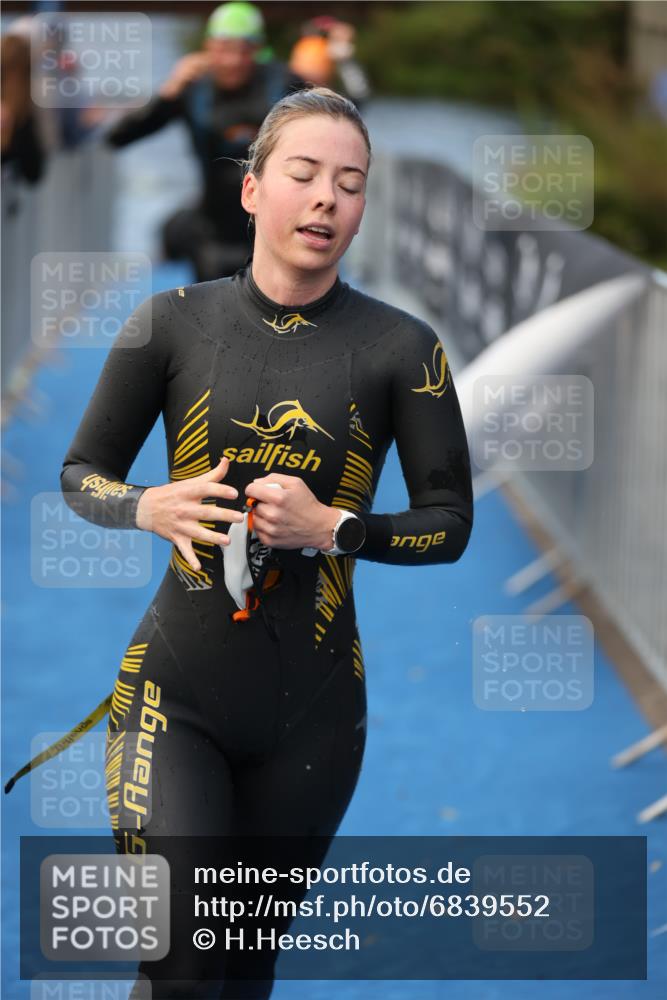 25.08.2024 - Elbe Triathlon Hamburg H.Heesch http://msf.ph/oto/6839552 25.08.2024 08:43:41 Schwimmen 110, 117, 121, 142, 153, 167, 176, 182, 190 meine-sportfotos.de