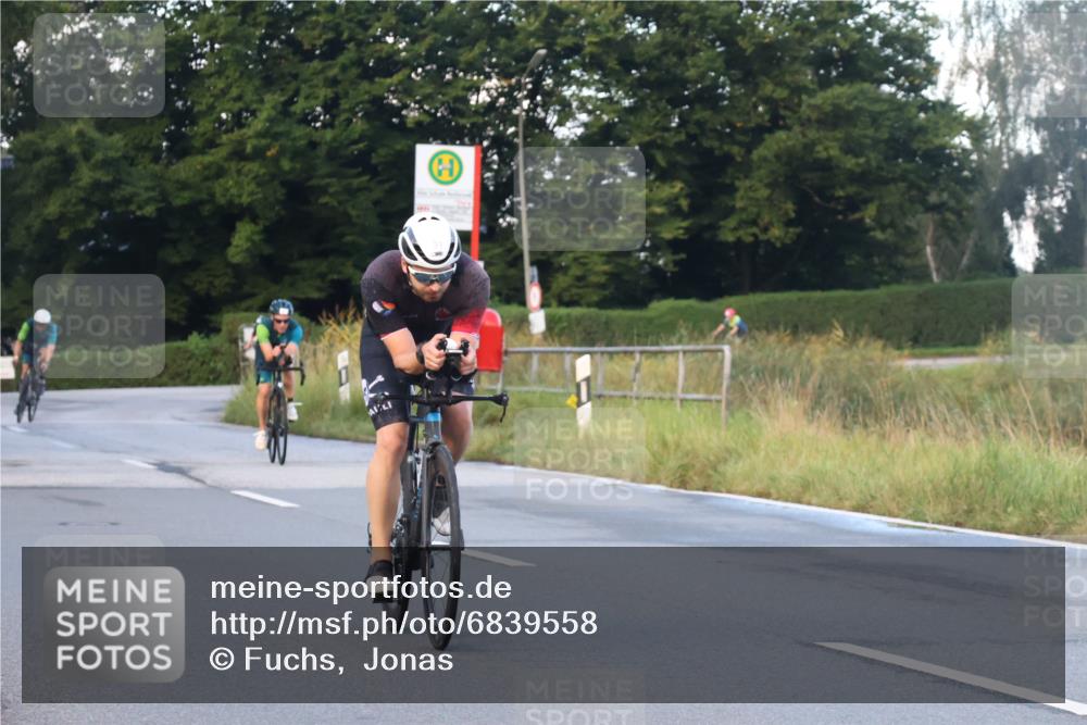 25.08.2024 - Elbe Triathlon Hamburg Fuchs,  Jonas http://msf.ph/oto/6839558 25.08.2024 08:55:01 Radfahren 91, 42, 75, 56, 48, 184 meine-sportfotos.de