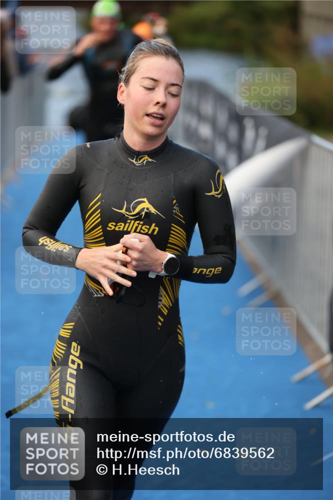 25.08.2024 - Elbe Triathlon Hamburg H.Heesch http://msf.ph/oto/6839562 25.08.2024 08:43:41 Schwimmen 110, 117, 121, 142, 153, 167, 176, 182, 190 meine-sportfotos.de