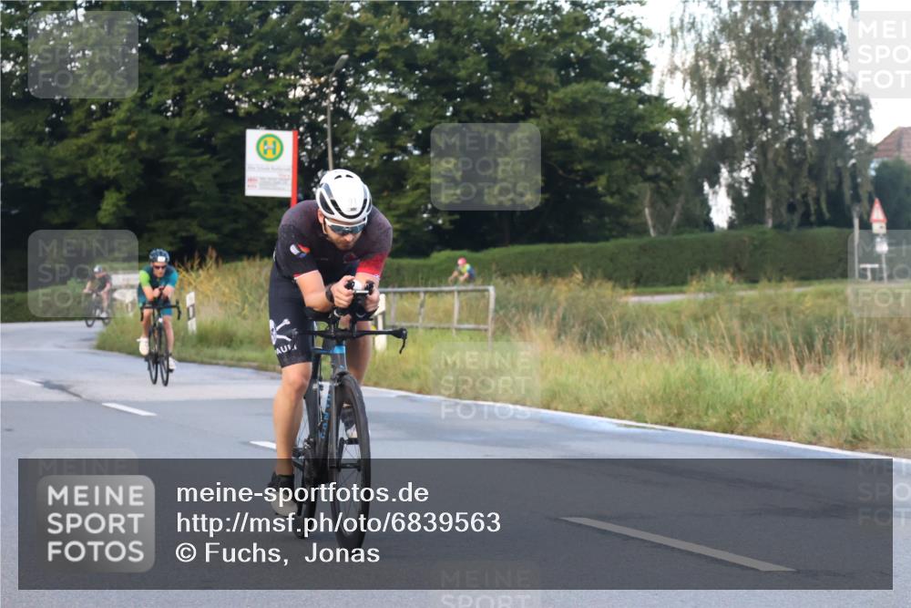 25.08.2024 - Elbe Triathlon Hamburg Fuchs,  Jonas http://msf.ph/oto/6839563 25.08.2024 08:55:01 Radfahren 91, 42, 75, 56, 48, 184 meine-sportfotos.de