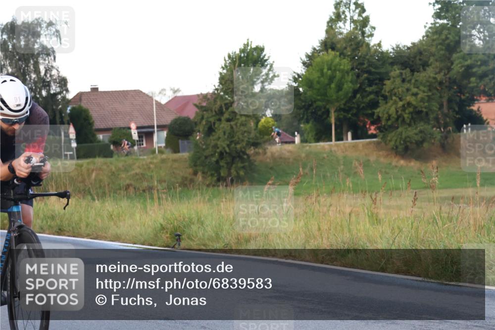 25.08.2024 - Elbe Triathlon Hamburg Fuchs,  Jonas http://msf.ph/oto/6839583 25.08.2024 08:55:01 Radfahren 91, 42, 75, 56, 48, 184 meine-sportfotos.de