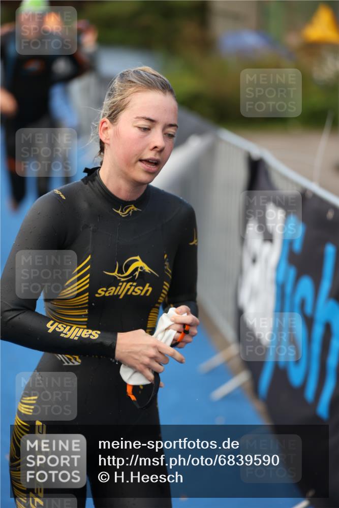 25.08.2024 - Elbe Triathlon Hamburg H.Heesch http://msf.ph/oto/6839590 25.08.2024 08:43:41 Schwimmen 110, 117, 121, 142, 153, 167, 176, 182, 190 meine-sportfotos.de