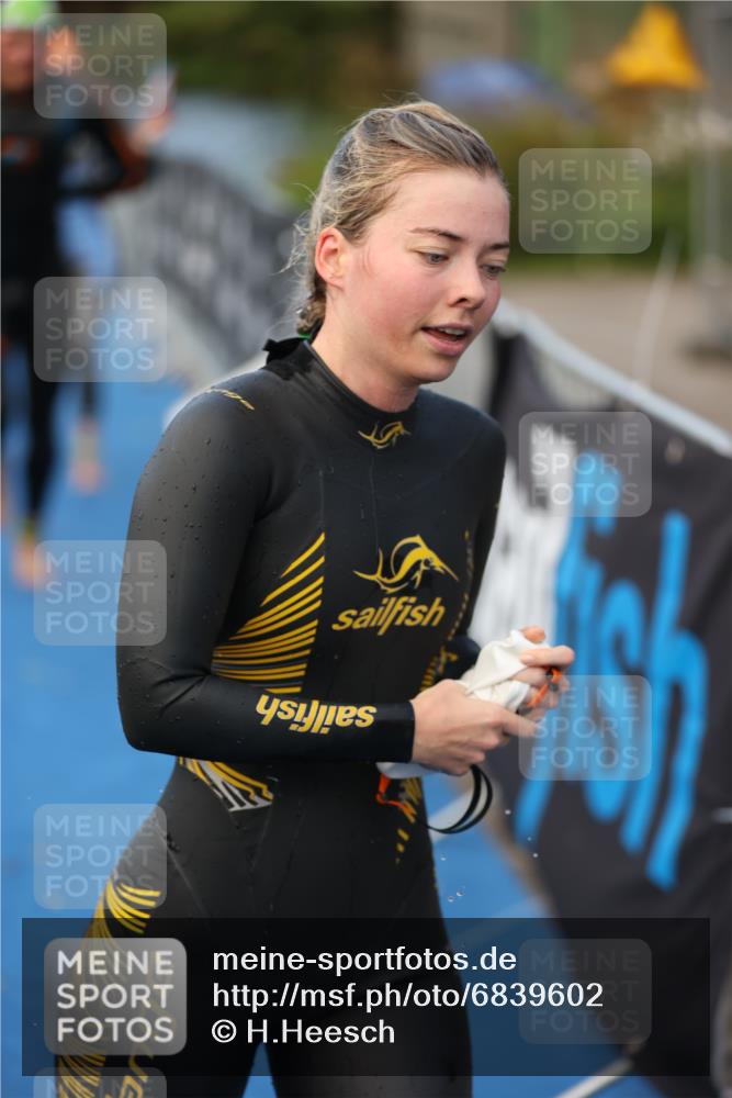 25.08.2024 - Elbe Triathlon Hamburg H.Heesch http://msf.ph/oto/6839602 25.08.2024 08:43:41 Schwimmen 110, 117, 121, 142, 153, 167, 176, 182, 190 meine-sportfotos.de