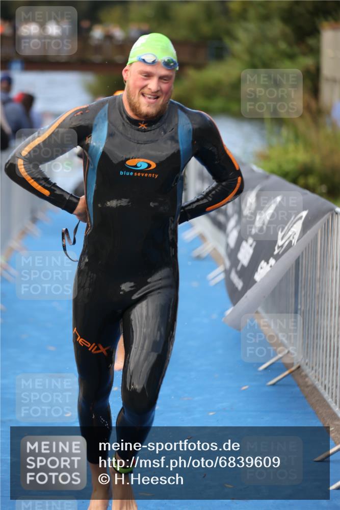 25.08.2024 - Elbe Triathlon Hamburg H.Heesch http://msf.ph/oto/6839609 25.08.2024 08:43:42 Schwimmen 110, 117, 121, 142, 153, 167, 176, 182, 190 meine-sportfotos.de