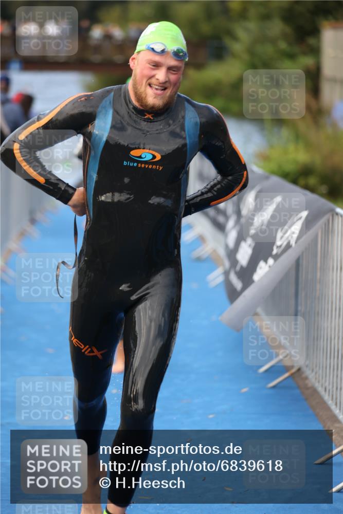 25.08.2024 - Elbe Triathlon Hamburg H.Heesch http://msf.ph/oto/6839618 25.08.2024 08:43:42 Schwimmen 110, 117, 121, 142, 153, 167, 176, 182, 190 meine-sportfotos.de