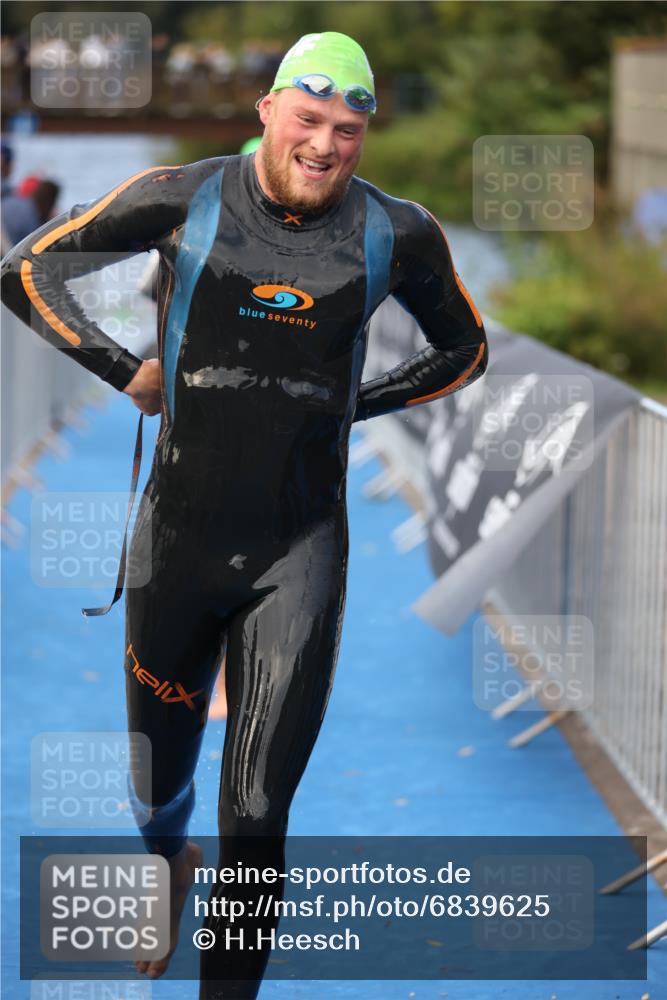 25.08.2024 - Elbe Triathlon Hamburg H.Heesch http://msf.ph/oto/6839625 25.08.2024 08:43:42 Schwimmen 110, 117, 121, 142, 153, 167, 176, 182, 190 meine-sportfotos.de