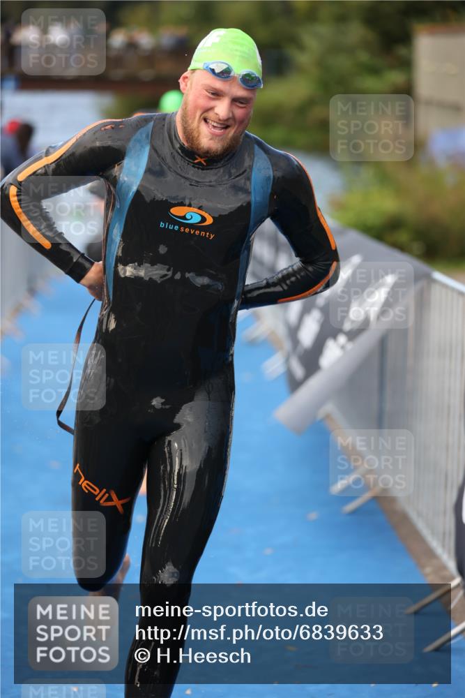 25.08.2024 - Elbe Triathlon Hamburg H.Heesch http://msf.ph/oto/6839633 25.08.2024 08:43:42 Schwimmen 110, 117, 121, 142, 153, 167, 176, 182, 190 meine-sportfotos.de