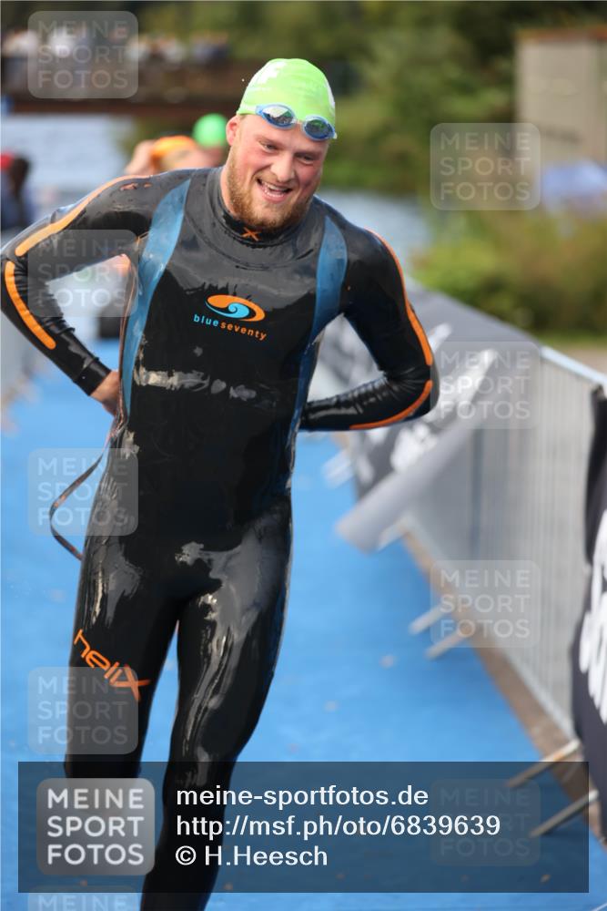 25.08.2024 - Elbe Triathlon Hamburg H.Heesch http://msf.ph/oto/6839639 25.08.2024 08:43:42 Schwimmen 110, 117, 121, 142, 153, 167, 176, 182, 190 meine-sportfotos.de