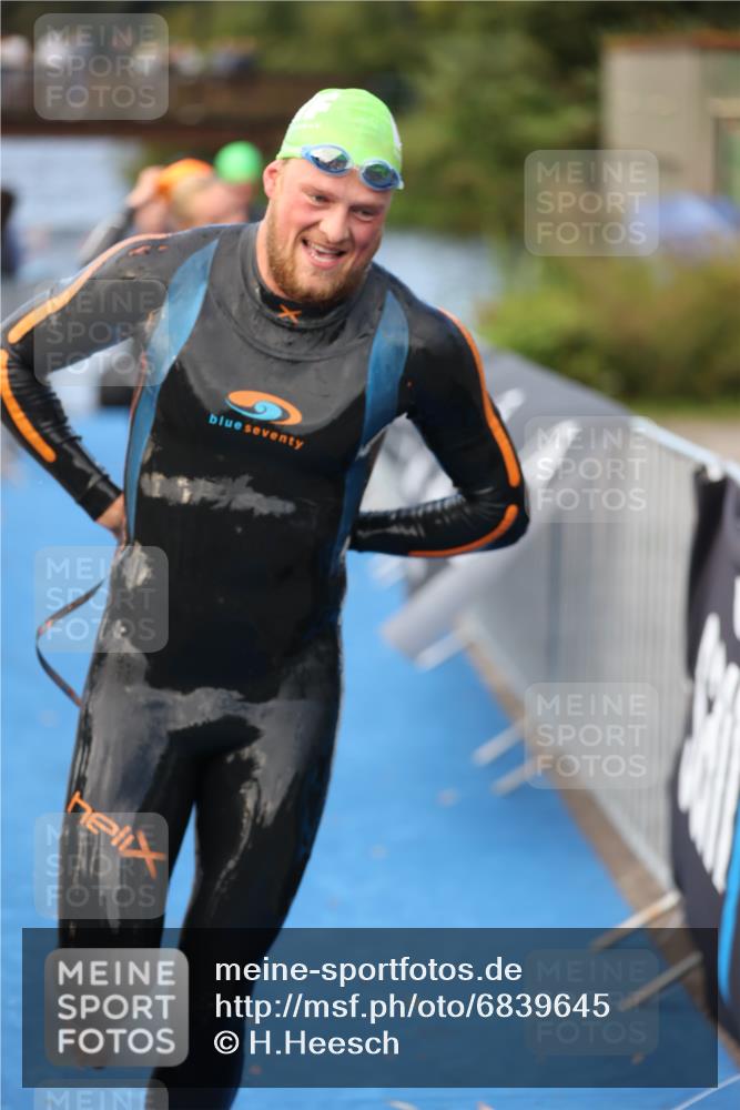 25.08.2024 - Elbe Triathlon Hamburg H.Heesch http://msf.ph/oto/6839645 25.08.2024 08:43:43 Schwimmen 110, 117, 121, 142, 153, 167, 176, 182, 190 meine-sportfotos.de