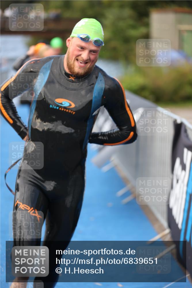 25.08.2024 - Elbe Triathlon Hamburg H.Heesch http://msf.ph/oto/6839651 25.08.2024 08:43:43 Schwimmen 110, 117, 121, 142, 153, 167, 176, 182, 190 meine-sportfotos.de