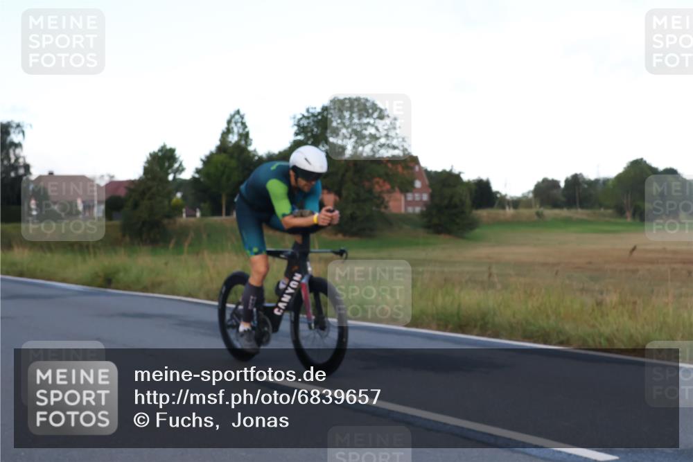 25.08.2024 - Elbe Triathlon Hamburg Fuchs,  Jonas http://msf.ph/oto/6839657 25.08.2024 08:55:05 Radfahren 91, 42, 75, 56, 48, 184, 134 meine-sportfotos.de