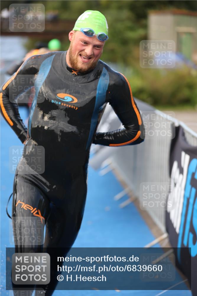 25.08.2024 - Elbe Triathlon Hamburg H.Heesch http://msf.ph/oto/6839660 25.08.2024 08:43:43 Schwimmen 110, 117, 121, 142, 153, 167, 176, 182, 190 meine-sportfotos.de
