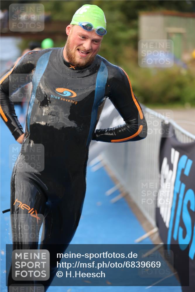 25.08.2024 - Elbe Triathlon Hamburg H.Heesch http://msf.ph/oto/6839669 25.08.2024 08:43:43 Schwimmen 110, 117, 121, 142, 153, 167, 176, 182, 190 meine-sportfotos.de