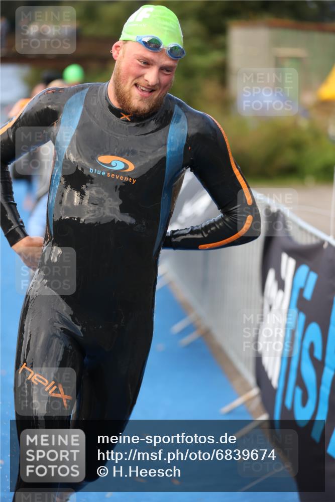 25.08.2024 - Elbe Triathlon Hamburg H.Heesch http://msf.ph/oto/6839674 25.08.2024 08:43:43 Schwimmen 110, 117, 121, 142, 153, 167, 176, 182, 190 meine-sportfotos.de