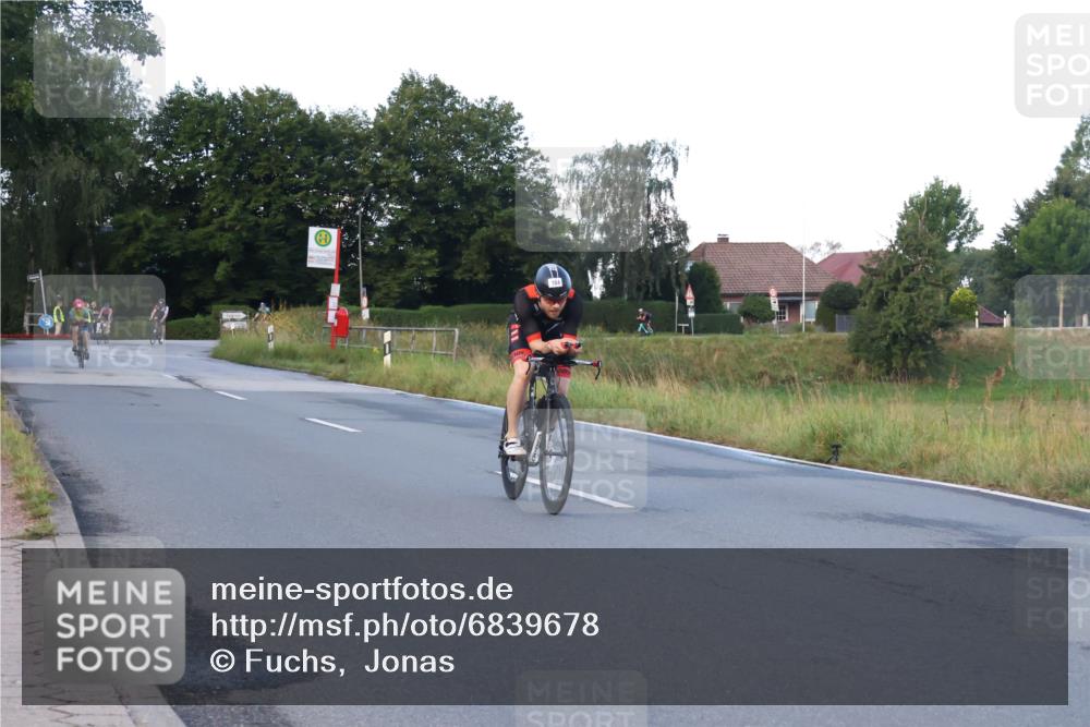 25.08.2024 - Elbe Triathlon Hamburg Fuchs,  Jonas http://msf.ph/oto/6839678 25.08.2024 08:55:08 Radfahren 42, 75, 56, 48, 184, 134 meine-sportfotos.de