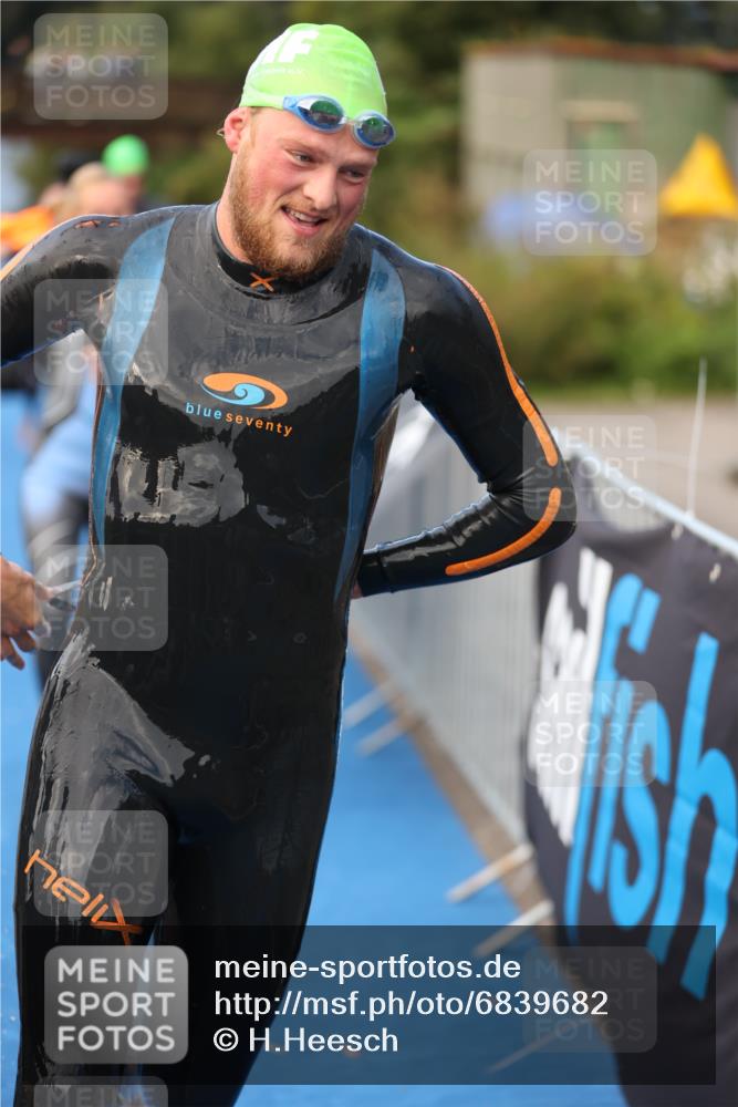 25.08.2024 - Elbe Triathlon Hamburg H.Heesch http://msf.ph/oto/6839682 25.08.2024 08:43:43 Schwimmen 110, 117, 121, 142, 153, 167, 176, 182, 190 meine-sportfotos.de