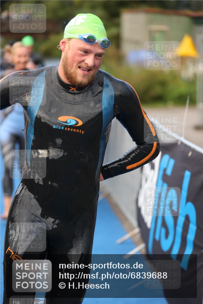 25.08.2024 - Elbe Triathlon Hamburg H.Heesch http://msf.ph/oto/6839688 25.08.2024 08:43:43 Schwimmen 110, 117, 121, 142, 153, 167, 176, 182, 190 meine-sportfotos.de