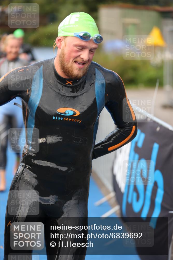 25.08.2024 - Elbe Triathlon Hamburg H.Heesch http://msf.ph/oto/6839692 25.08.2024 08:43:43 Schwimmen 110, 117, 121, 142, 153, 167, 176, 182, 190 meine-sportfotos.de