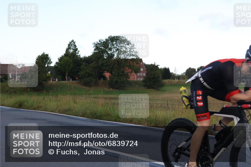 25.08.2024 - Elbe Triathlon Hamburg Fuchs,  Jonas http://msf.ph/oto/6839724 25.08.2024 08:55:08 Radfahren 42, 75, 56, 48, 184, 134 meine-sportfotos.de