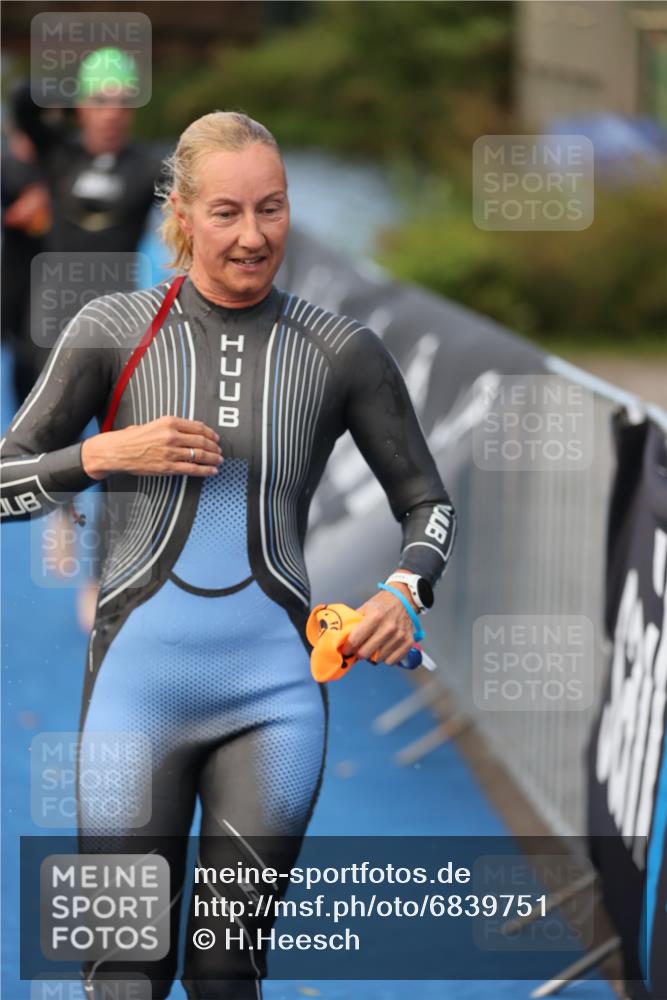25.08.2024 - Elbe Triathlon Hamburg H.Heesch http://msf.ph/oto/6839751 25.08.2024 08:43:44 Schwimmen 110, 117, 121, 142, 153, 167, 176, 182, 190 meine-sportfotos.de
