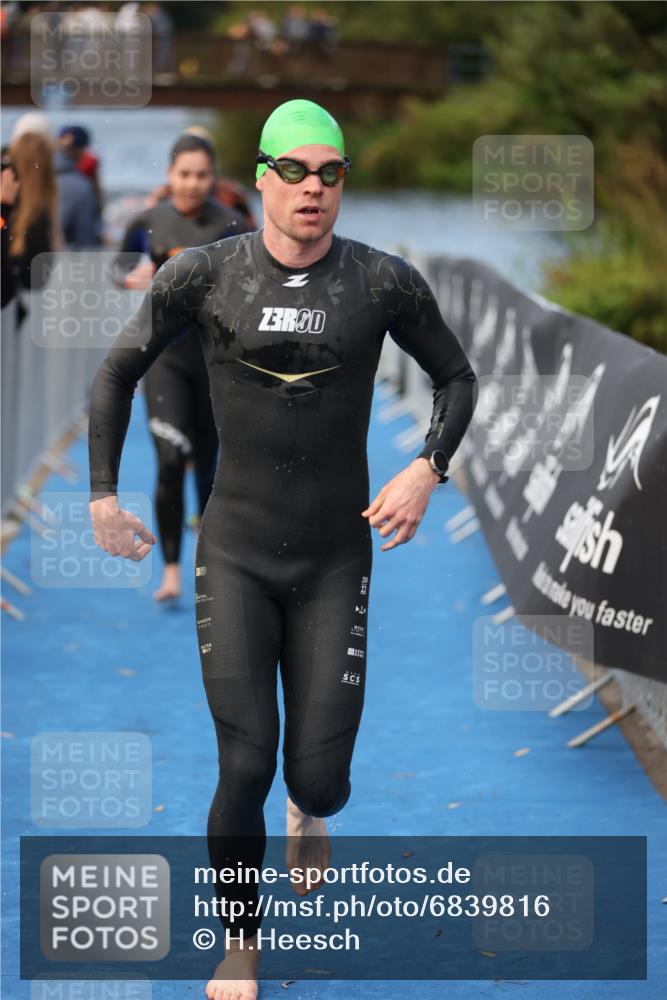 25.08.2024 - Elbe Triathlon Hamburg H.Heesch http://msf.ph/oto/6839816 25.08.2024 08:43:46 Schwimmen 110, 117, 121, 142, 153, 167, 176, 182, 190 meine-sportfotos.de