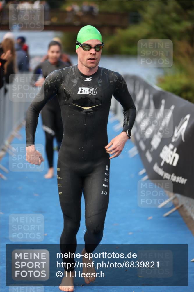 25.08.2024 - Elbe Triathlon Hamburg H.Heesch http://msf.ph/oto/6839821 25.08.2024 08:43:46 Schwimmen 110, 117, 121, 142, 153, 167, 176, 182, 190 meine-sportfotos.de