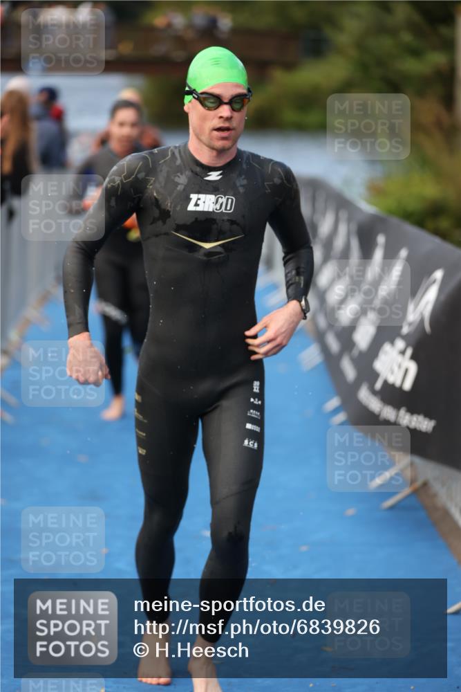 25.08.2024 - Elbe Triathlon Hamburg H.Heesch http://msf.ph/oto/6839826 25.08.2024 08:43:46 Schwimmen 110, 117, 121, 142, 153, 167, 176, 182, 190 meine-sportfotos.de