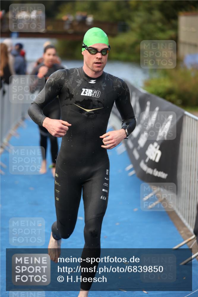 25.08.2024 - Elbe Triathlon Hamburg H.Heesch http://msf.ph/oto/6839850 25.08.2024 08:43:46 Schwimmen 110, 117, 121, 142, 153, 167, 176, 182, 190 meine-sportfotos.de