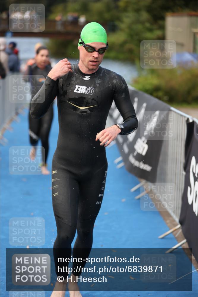 25.08.2024 - Elbe Triathlon Hamburg H.Heesch http://msf.ph/oto/6839871 25.08.2024 08:43:46 Schwimmen 110, 117, 121, 142, 153, 167, 176, 182, 190 meine-sportfotos.de