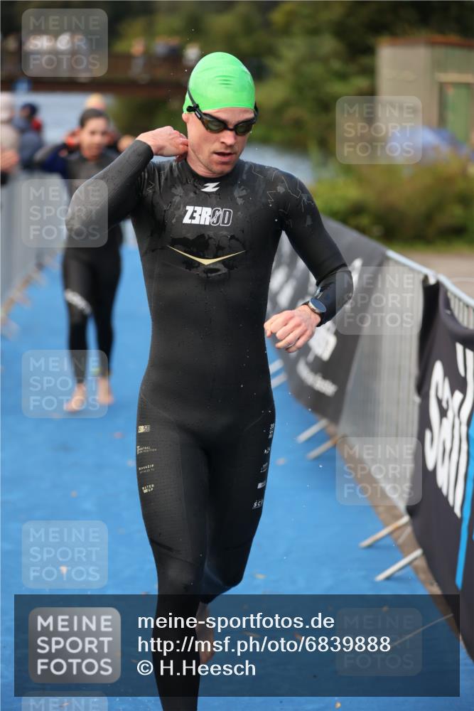 25.08.2024 - Elbe Triathlon Hamburg H.Heesch http://msf.ph/oto/6839888 25.08.2024 08:43:46 Schwimmen 110, 117, 121, 142, 153, 167, 176, 182, 190 meine-sportfotos.de