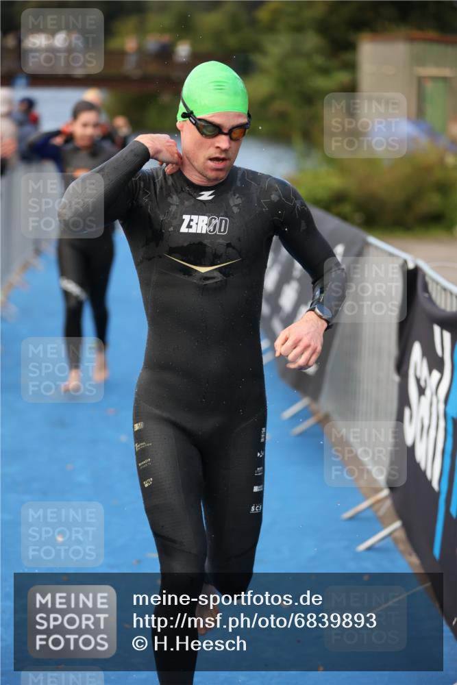 25.08.2024 - Elbe Triathlon Hamburg H.Heesch http://msf.ph/oto/6839893 25.08.2024 08:43:46 Schwimmen 110, 117, 121, 142, 153, 167, 176, 182, 190 meine-sportfotos.de