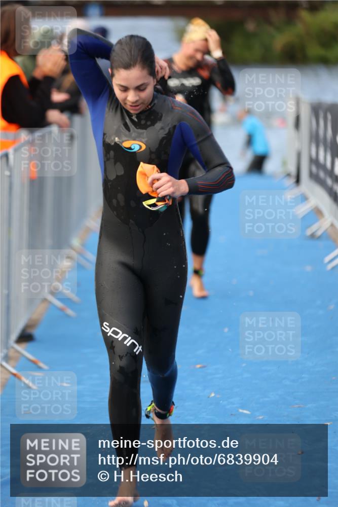 25.08.2024 - Elbe Triathlon Hamburg H.Heesch http://msf.ph/oto/6839904 25.08.2024 08:43:47 Schwimmen 110, 117, 142, 153, 167, 176, 182, 190 meine-sportfotos.de