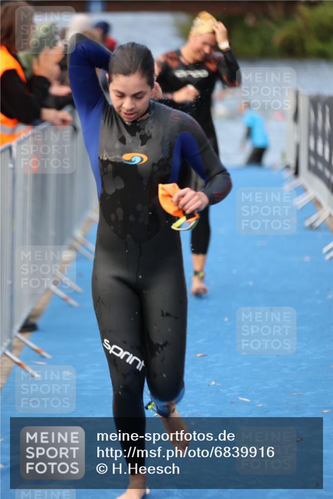 25.08.2024 - Elbe Triathlon Hamburg H.Heesch http://msf.ph/oto/6839916 25.08.2024 08:43:48 Schwimmen 110, 117, 142, 153, 167, 176, 182, 190 meine-sportfotos.de