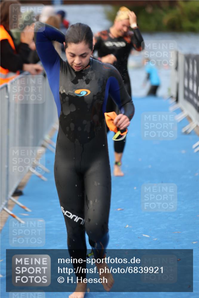25.08.2024 - Elbe Triathlon Hamburg H.Heesch http://msf.ph/oto/6839921 25.08.2024 08:43:48 Schwimmen 110, 117, 142, 153, 167, 176, 182, 190 meine-sportfotos.de