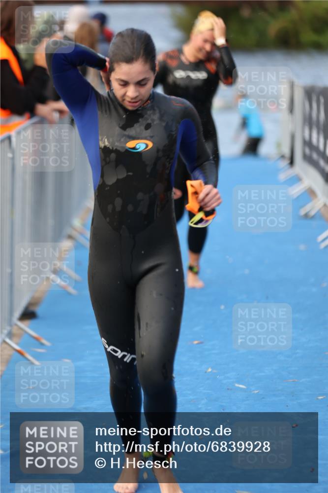 25.08.2024 - Elbe Triathlon Hamburg H.Heesch http://msf.ph/oto/6839928 25.08.2024 08:43:48 Schwimmen 110, 117, 142, 153, 167, 176, 182, 190 meine-sportfotos.de