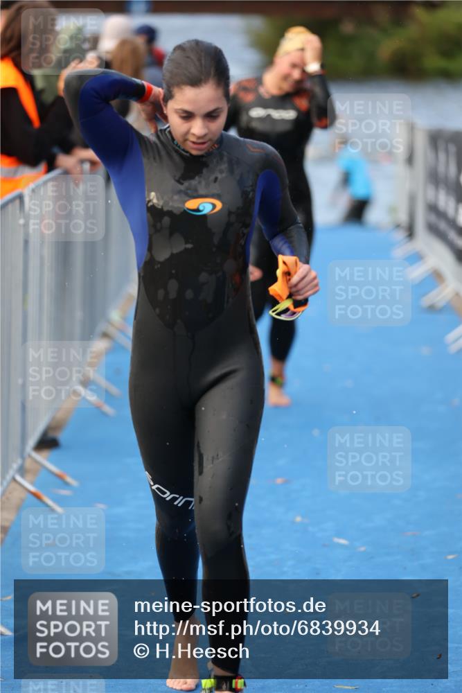 25.08.2024 - Elbe Triathlon Hamburg H.Heesch http://msf.ph/oto/6839934 25.08.2024 08:43:48 Schwimmen 110, 117, 142, 153, 167, 176, 182, 190 meine-sportfotos.de