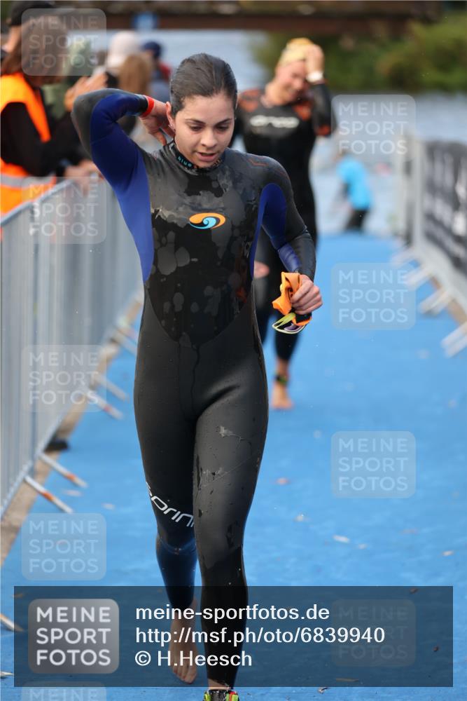 25.08.2024 - Elbe Triathlon Hamburg H.Heesch http://msf.ph/oto/6839940 25.08.2024 08:43:48 Schwimmen 110, 117, 142, 153, 167, 176, 182, 190 meine-sportfotos.de