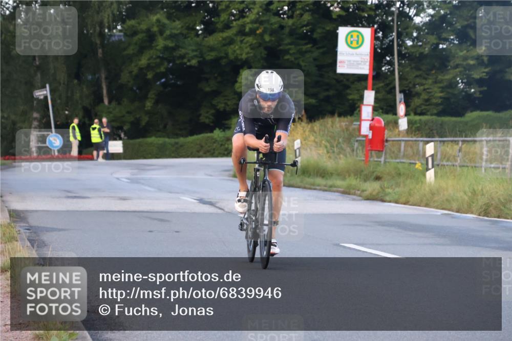 25.08.2024 - Elbe Triathlon Hamburg Fuchs,  Jonas http://msf.ph/oto/6839946 25.08.2024 08:55:33 Radfahren 198 meine-sportfotos.de