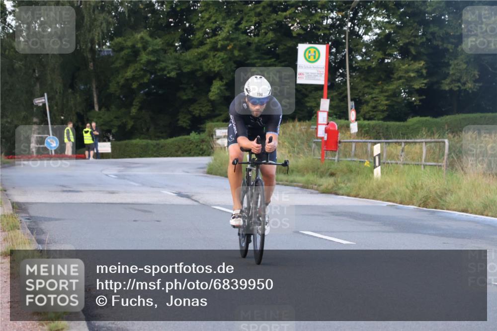 25.08.2024 - Elbe Triathlon Hamburg Fuchs,  Jonas http://msf.ph/oto/6839950 25.08.2024 08:55:33 Radfahren 198 meine-sportfotos.de