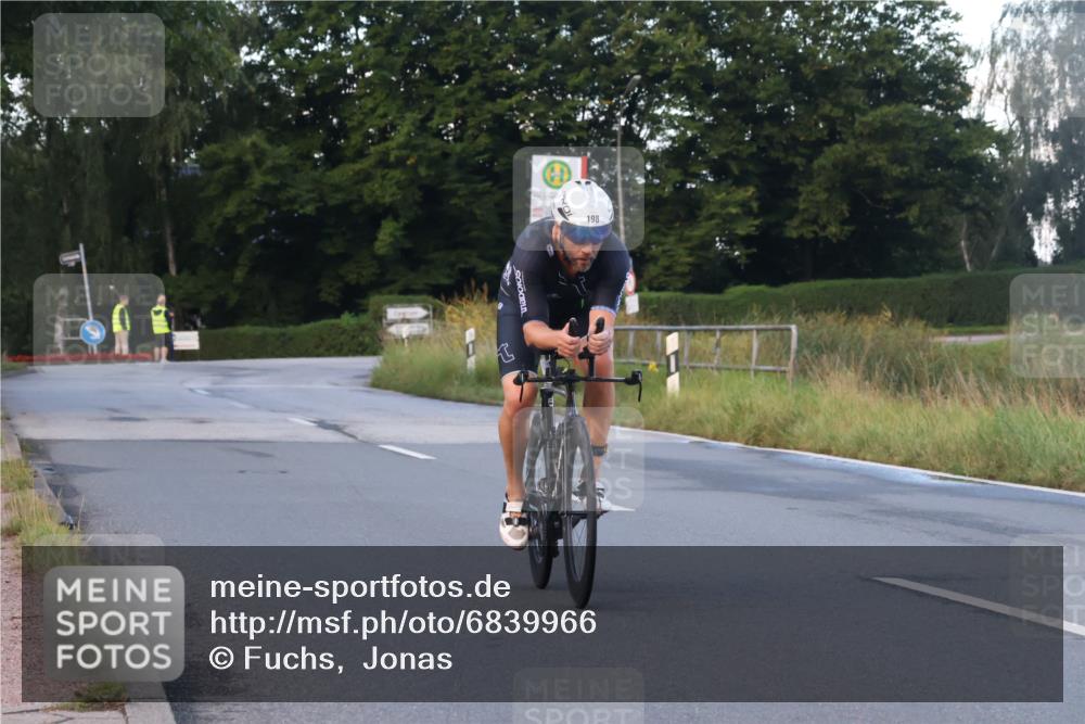 25.08.2024 - Elbe Triathlon Hamburg Fuchs,  Jonas http://msf.ph/oto/6839966 25.08.2024 08:55:33 Radfahren 198 meine-sportfotos.de