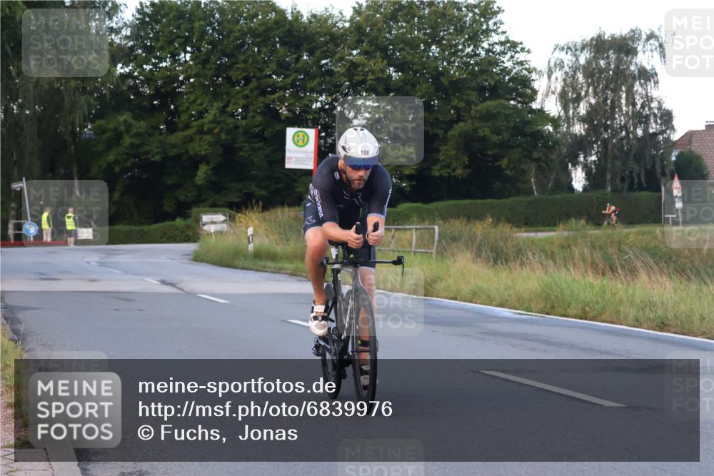 25.08.2024 - Elbe Triathlon Hamburg Fuchs,  Jonas http://msf.ph/oto/6839976 25.08.2024 08:55:33 Radfahren 198 meine-sportfotos.de