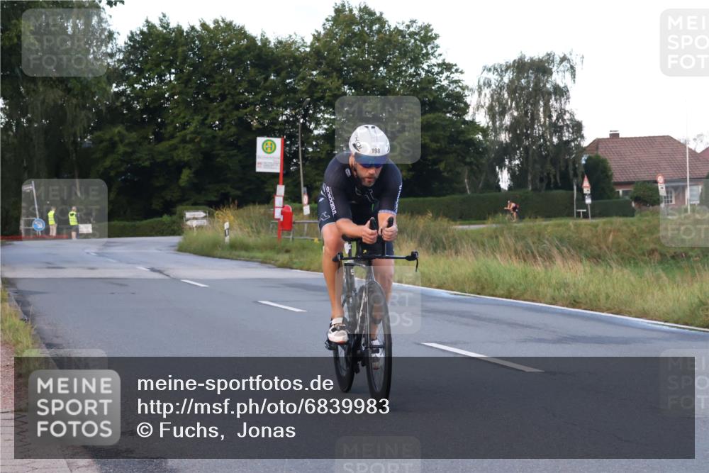 25.08.2024 - Elbe Triathlon Hamburg Fuchs,  Jonas http://msf.ph/oto/6839983 25.08.2024 08:55:33 Radfahren 198 meine-sportfotos.de