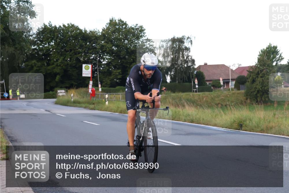 25.08.2024 - Elbe Triathlon Hamburg Fuchs,  Jonas http://msf.ph/oto/6839990 25.08.2024 08:55:34 Radfahren 198 meine-sportfotos.de