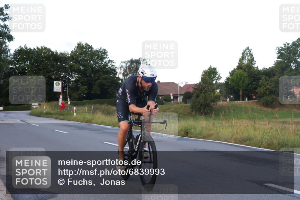 25.08.2024 - Elbe Triathlon Hamburg Fuchs,  Jonas http://msf.ph/oto/6839993 25.08.2024 08:55:34 Radfahren 198 meine-sportfotos.de