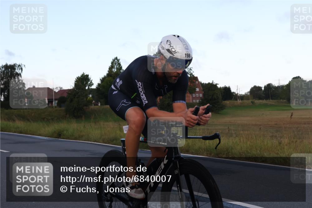 25.08.2024 - Elbe Triathlon Hamburg Fuchs,  Jonas http://msf.ph/oto/6840007 25.08.2024 08:55:34 Radfahren 198 meine-sportfotos.de