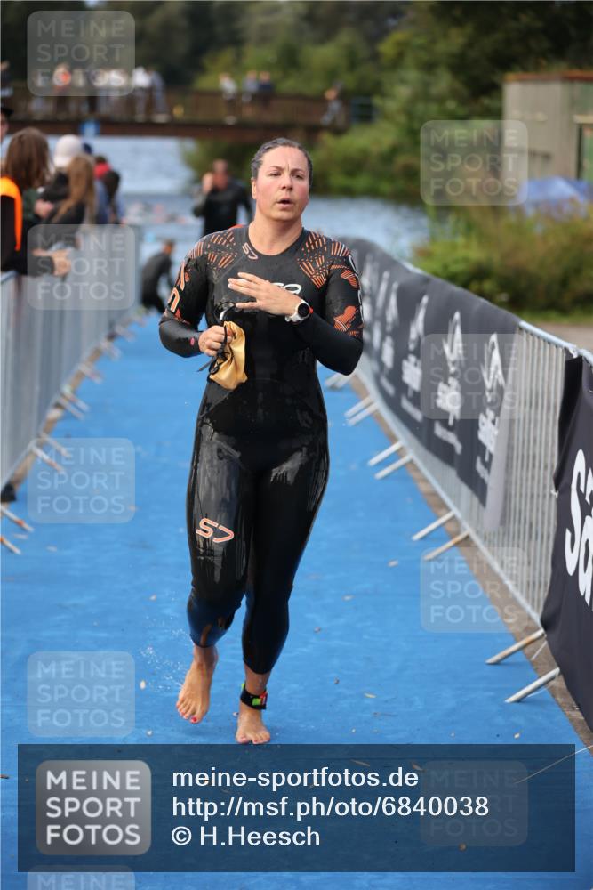 25.08.2024 - Elbe Triathlon Hamburg H.Heesch http://msf.ph/oto/6840038 25.08.2024 08:43:50 Schwimmen 110, 117, 142, 153, 176, 182, 190 meine-sportfotos.de
