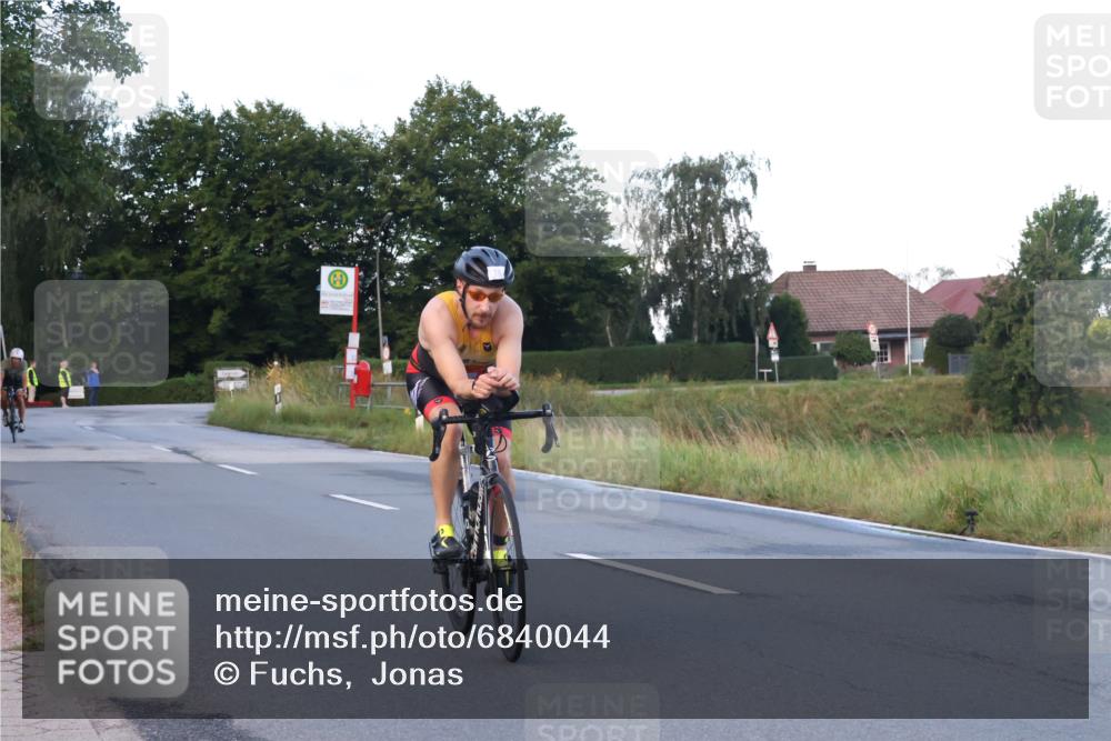 25.08.2024 - Elbe Triathlon Hamburg Fuchs,  Jonas http://msf.ph/oto/6840044 25.08.2024 08:55:44 Radfahren 76, 105 meine-sportfotos.de