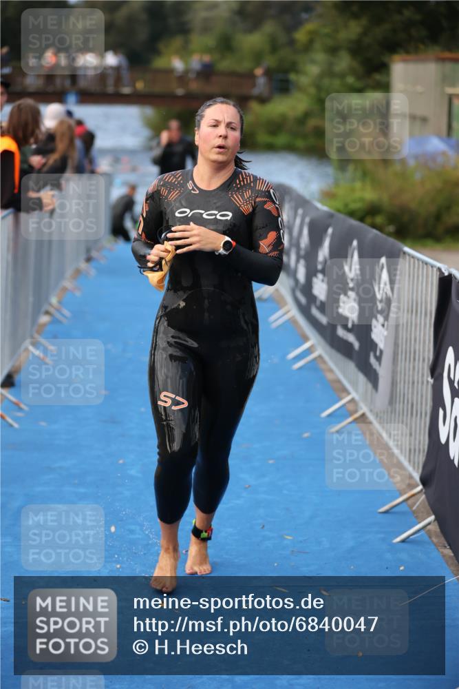25.08.2024 - Elbe Triathlon Hamburg H.Heesch http://msf.ph/oto/6840047 25.08.2024 08:43:50 Schwimmen 110, 117, 142, 153, 176, 182, 190 meine-sportfotos.de